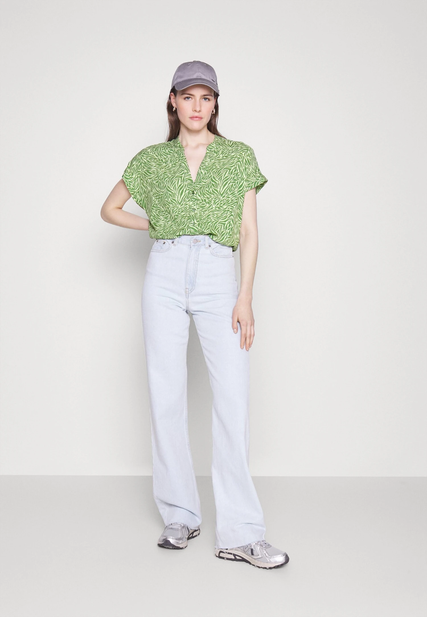 Vero Moda Tall Blouse - Reseda/Sara – Image 2