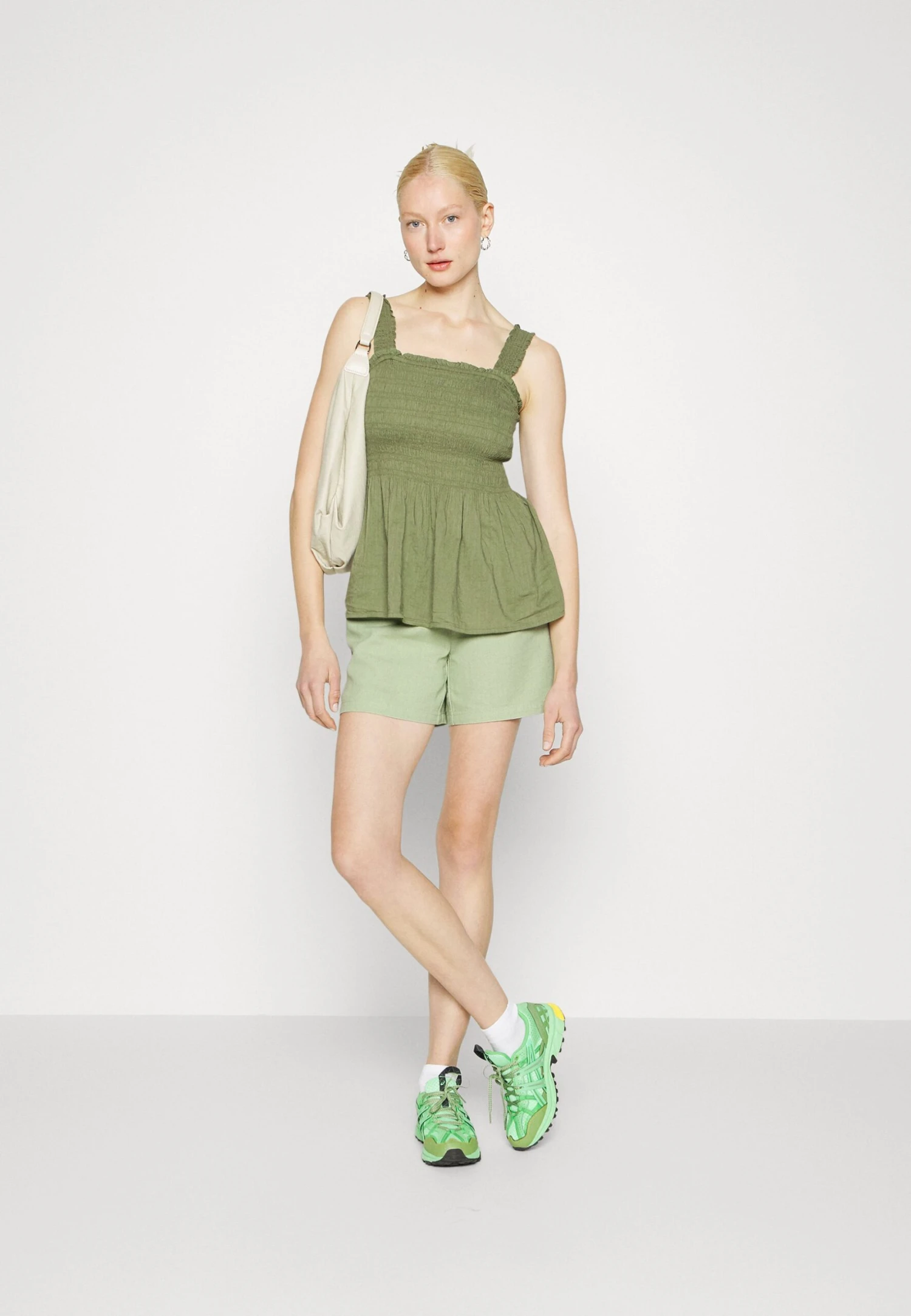 Vero Moda Tall Vmjesmilo - Short - Reseda – Image 2