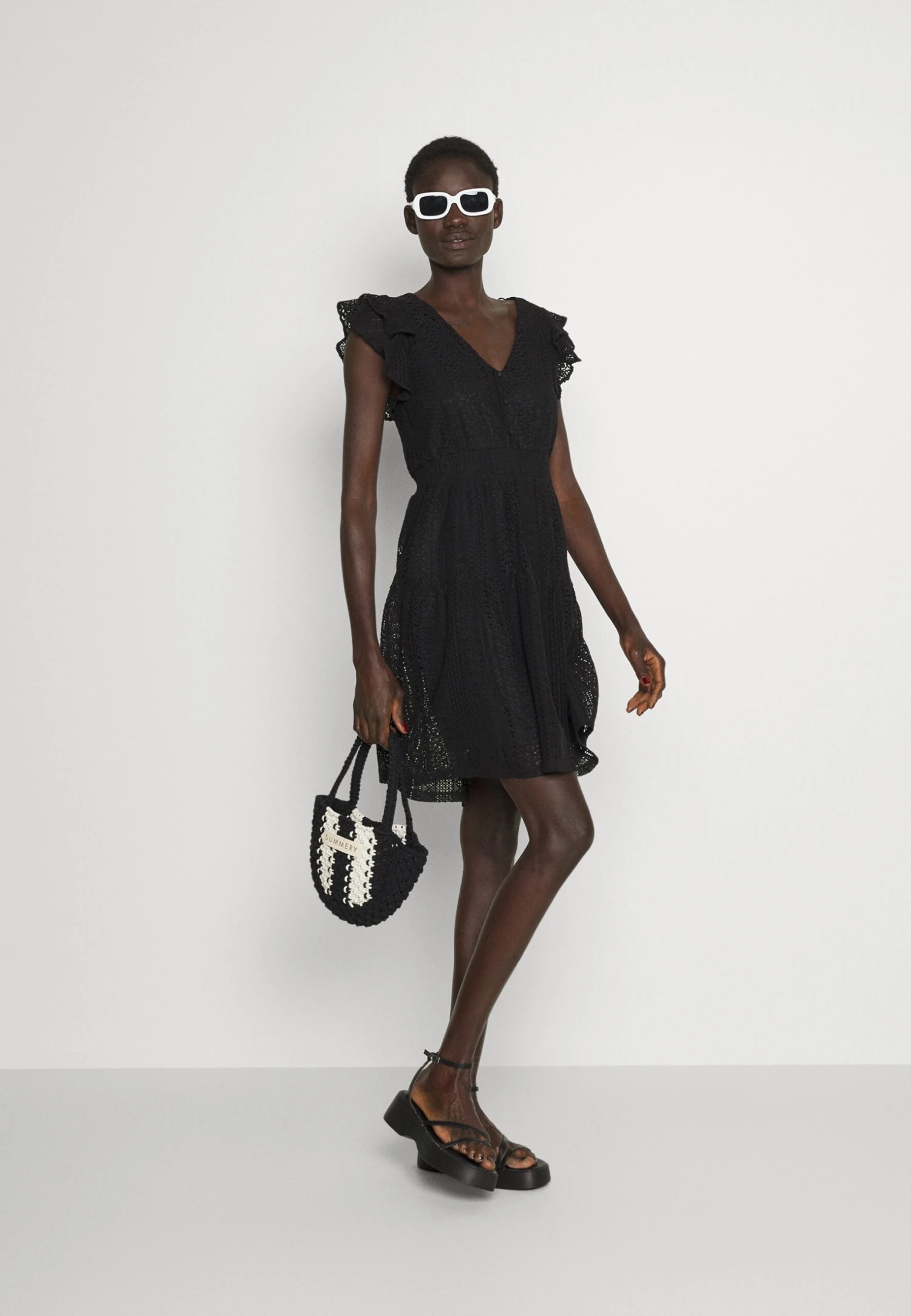 Vero Moda Tall Vmhoney Vneck Short Dress - Robe Chemise - Black – Image 2