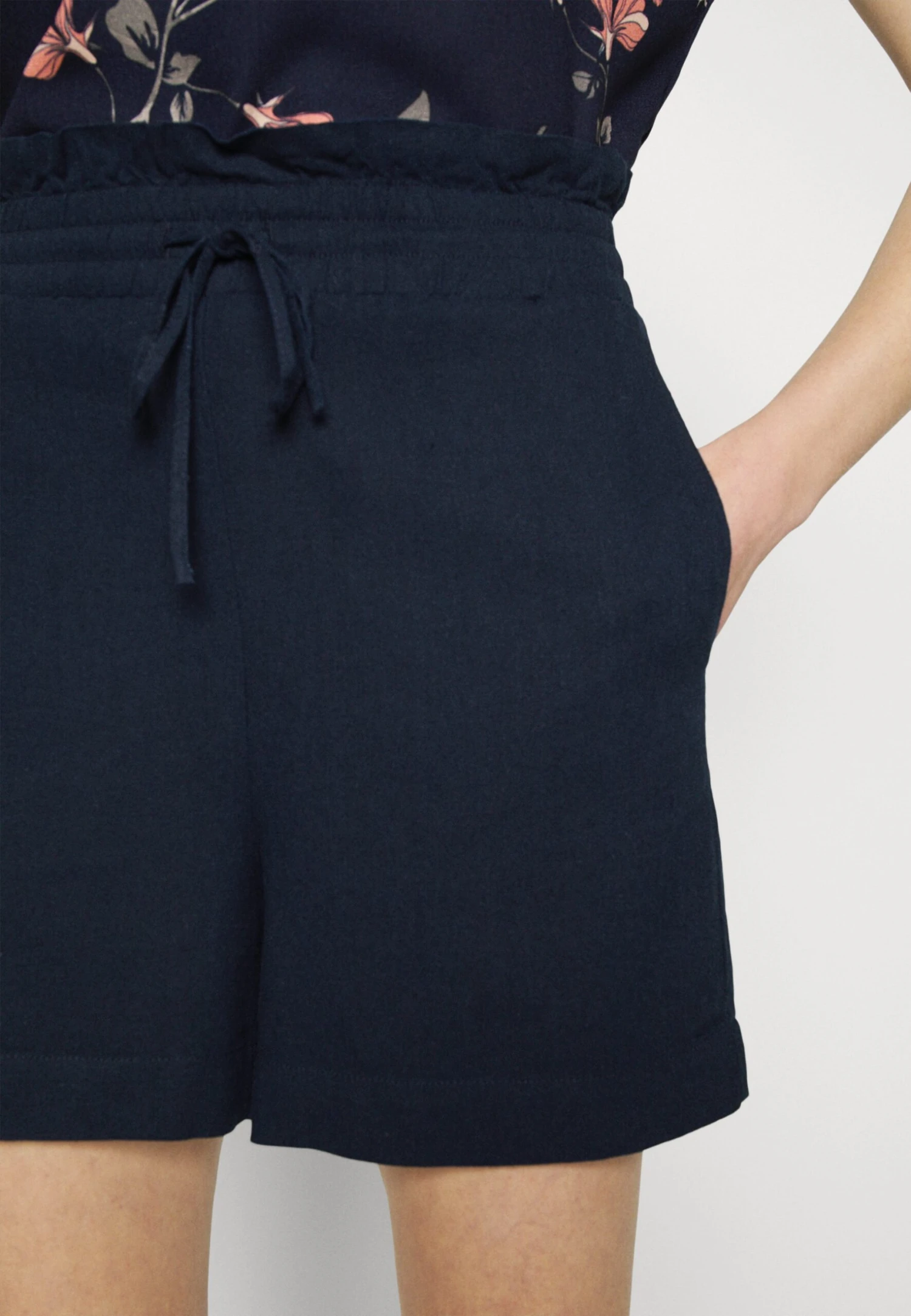 Vero Moda Tall Vmmymilo Paperbag - Short - Navy Blazer – Image 5