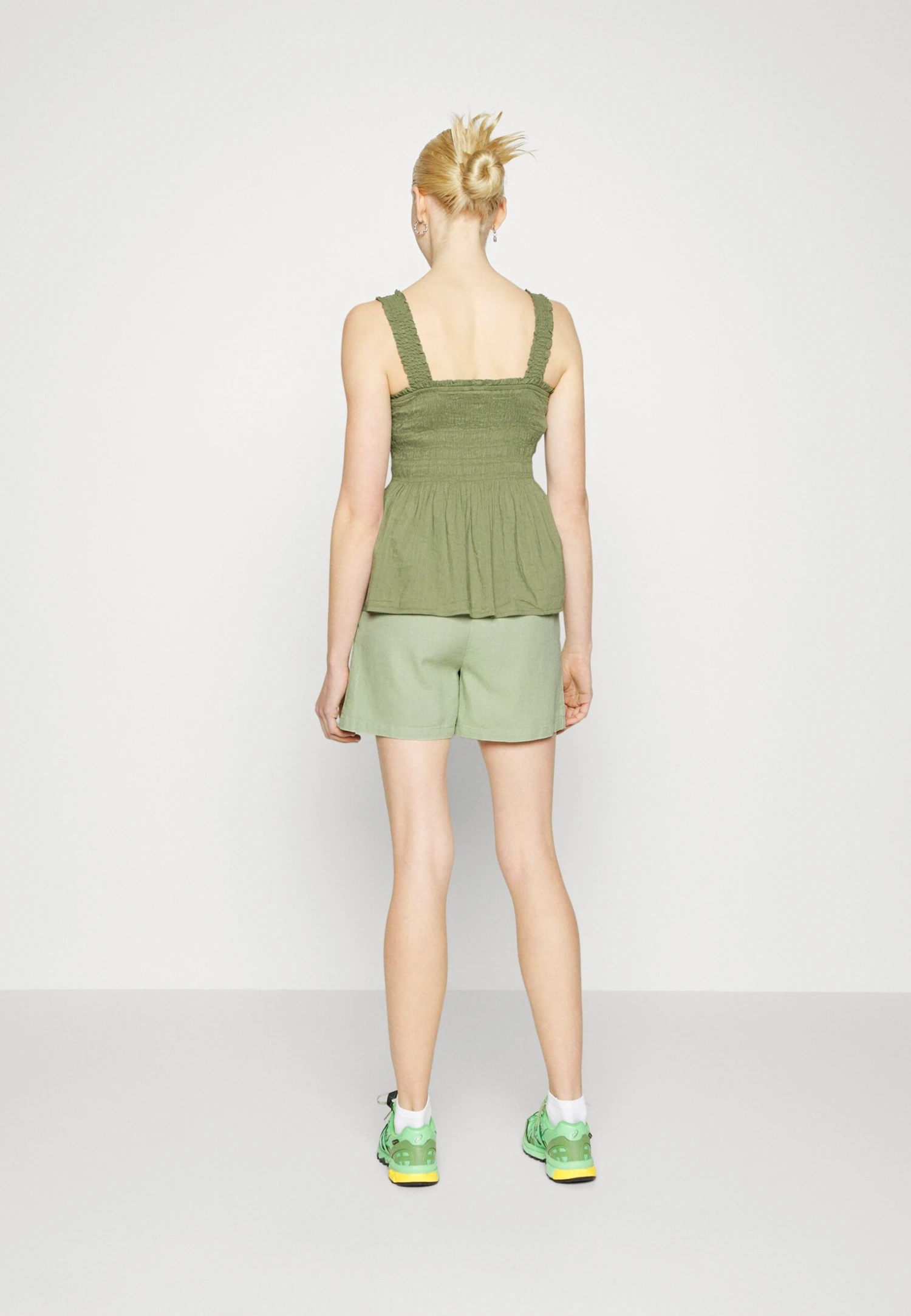 Vero Moda Tall Vmjesmilo - Short - Reseda – Image 3