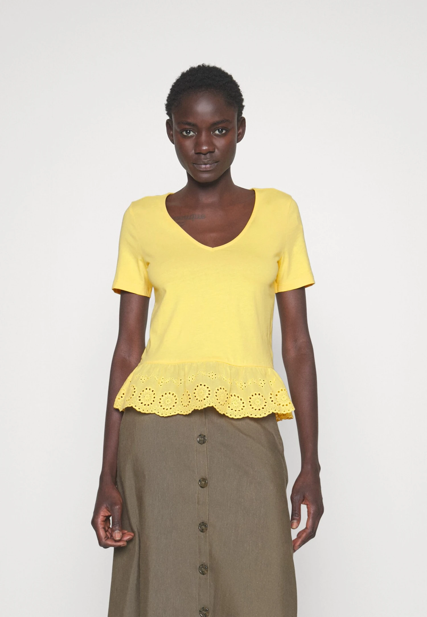 Vero Moda Tall Vmemily Peplum V Neck - T-Shirt Imprimé - Golden Cream