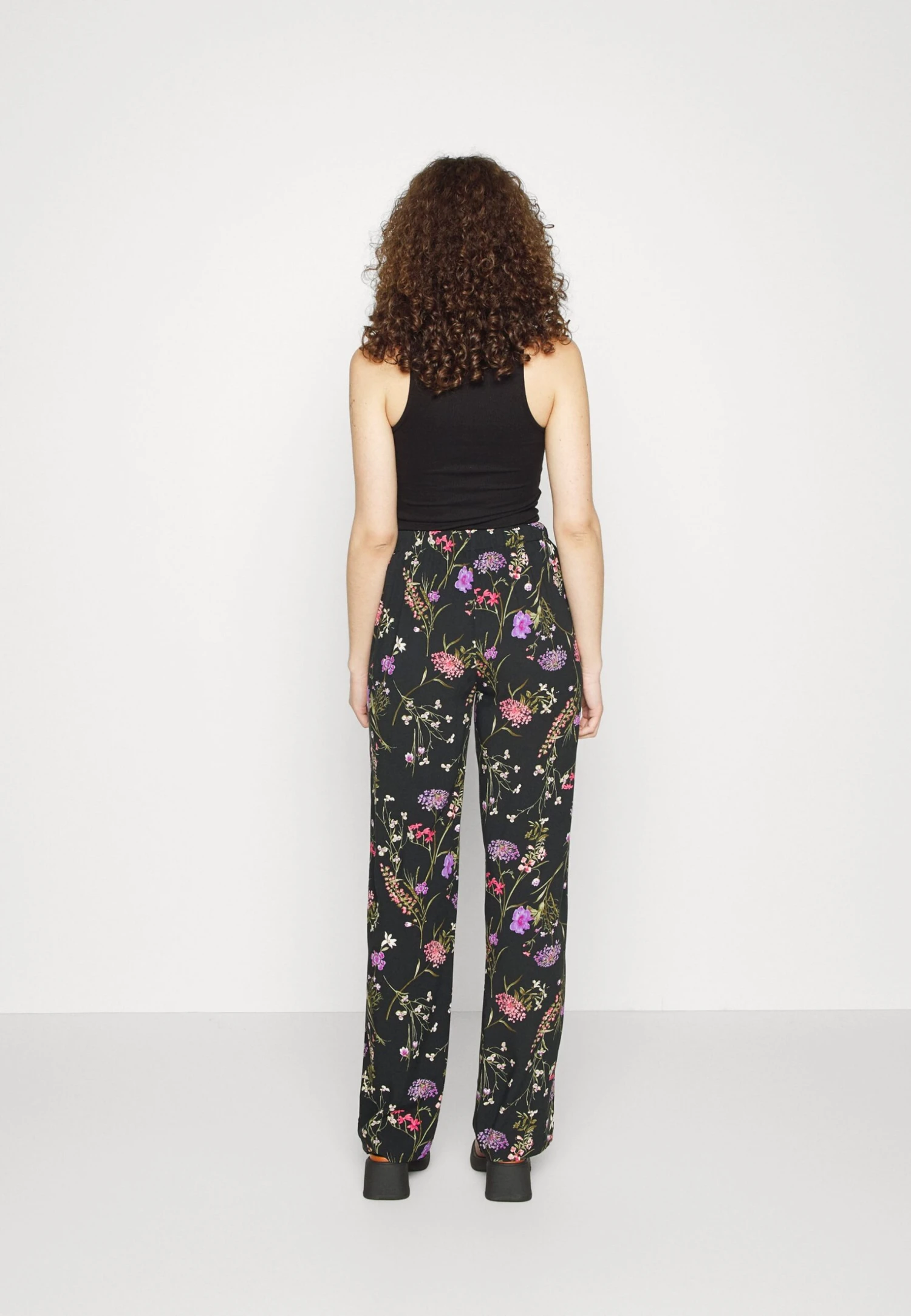 Vero Moda Tall Vmeasy Wide Pants - Pantalon Classique - Black/Mille – Image 3