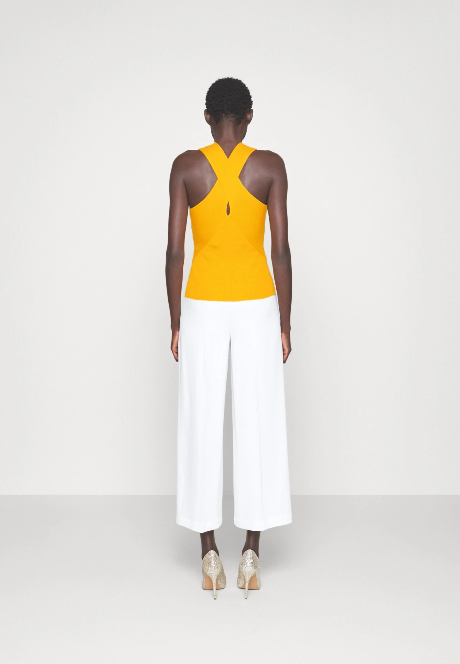 Vero Moda Tall Vmgloriarib Cross Over Strap - Débardeur - Radiant Yellow – Image 3