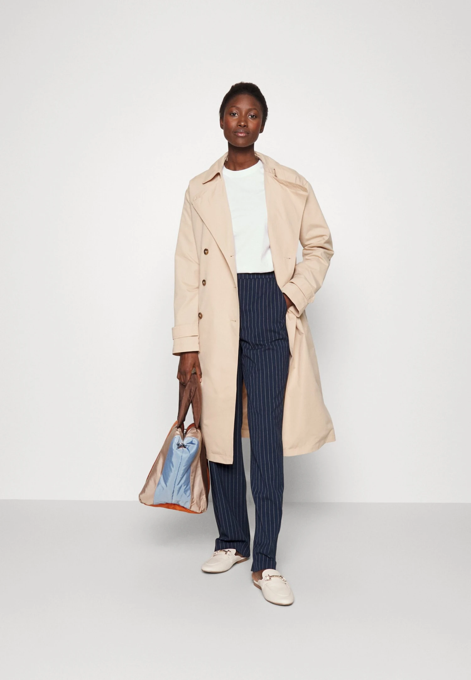 Vero Moda Tall Vmcookielis Wide Pinstripe Pant - Pantalon Classique - Navy Blazer/Birch – Image 2