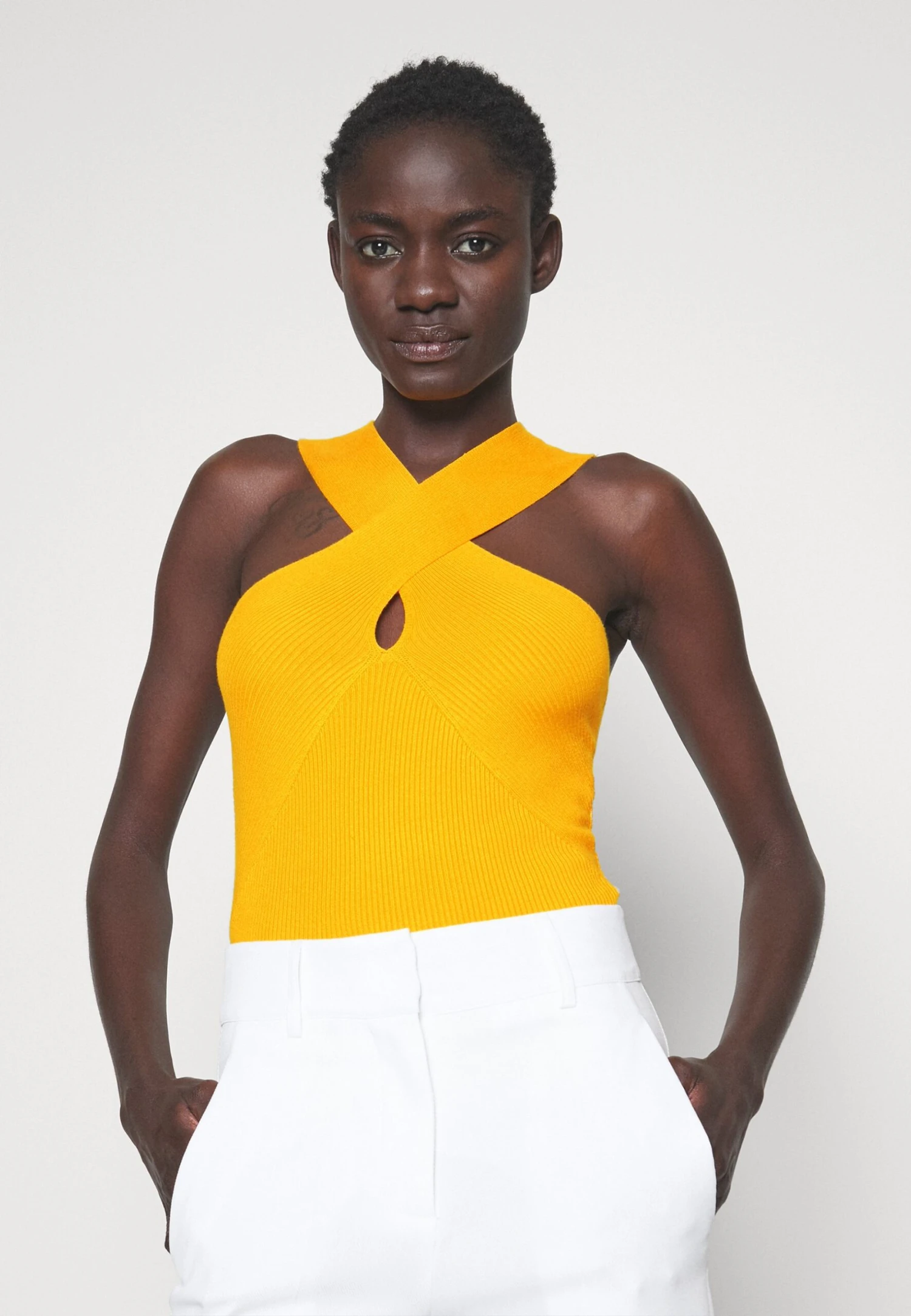 Vero Moda Tall Vmgloriarib Cross Over Strap - Débardeur - Radiant Yellow – Image 4